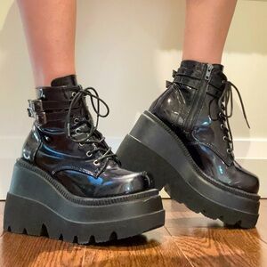 Demonias Shaker 52 size 5.5 US Women’s